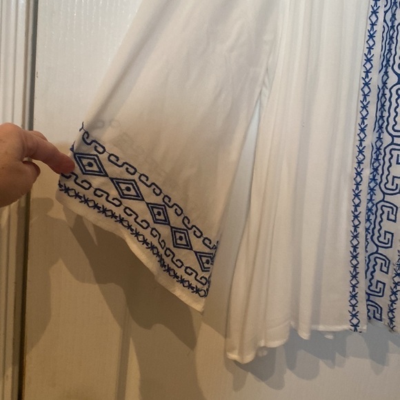 TCEC size M 3/4 bell sleeve  off shoulder or regular top - Picture 3 of 6